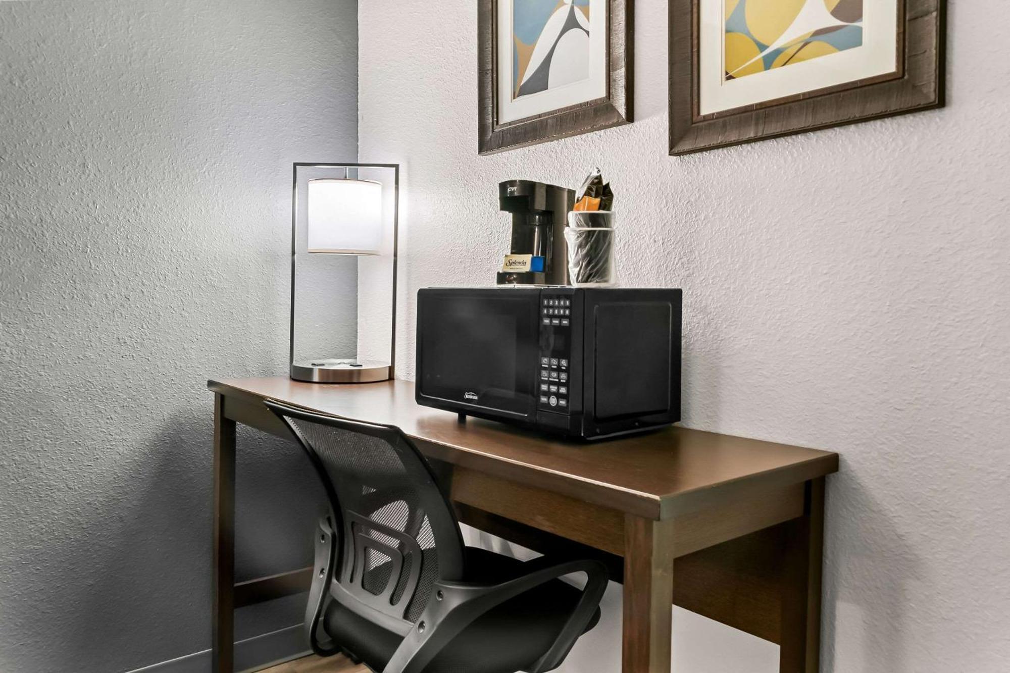 Rodeway Inn & Suites Saginaw Exteriér fotografie