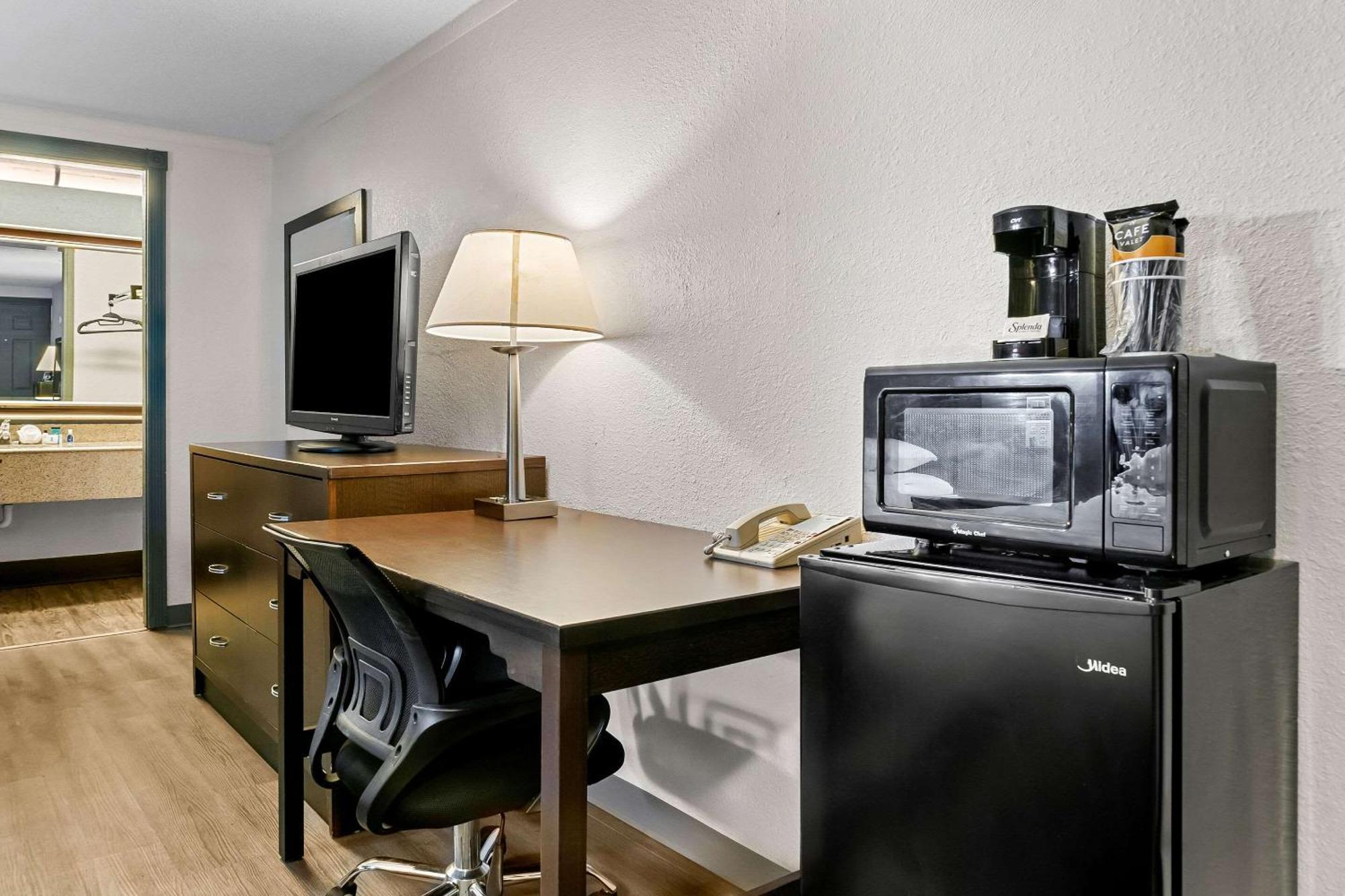 Rodeway Inn & Suites Saginaw Exteriér fotografie